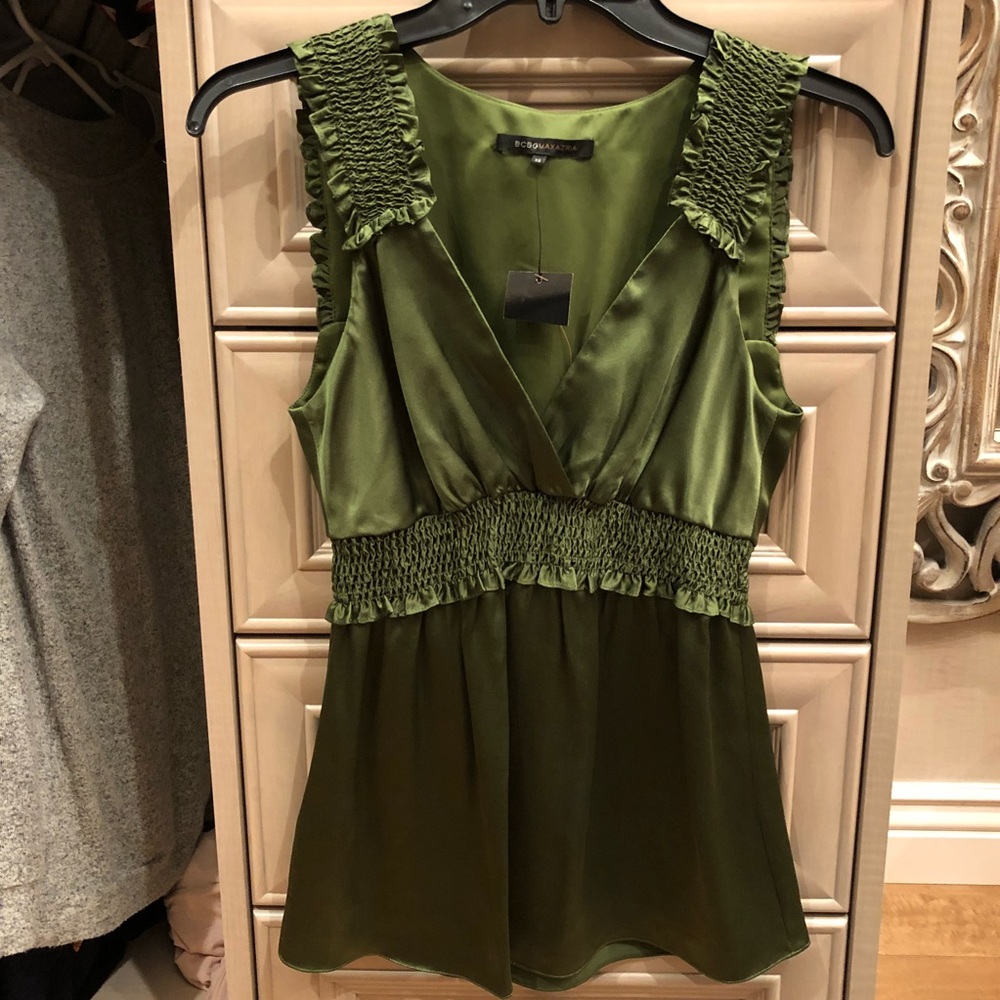 Beautiful brand new forest green BCBG blouse